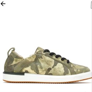 Woman's Hush Puppies Ryann Camouflage Low-Top Sneakers, Size 7